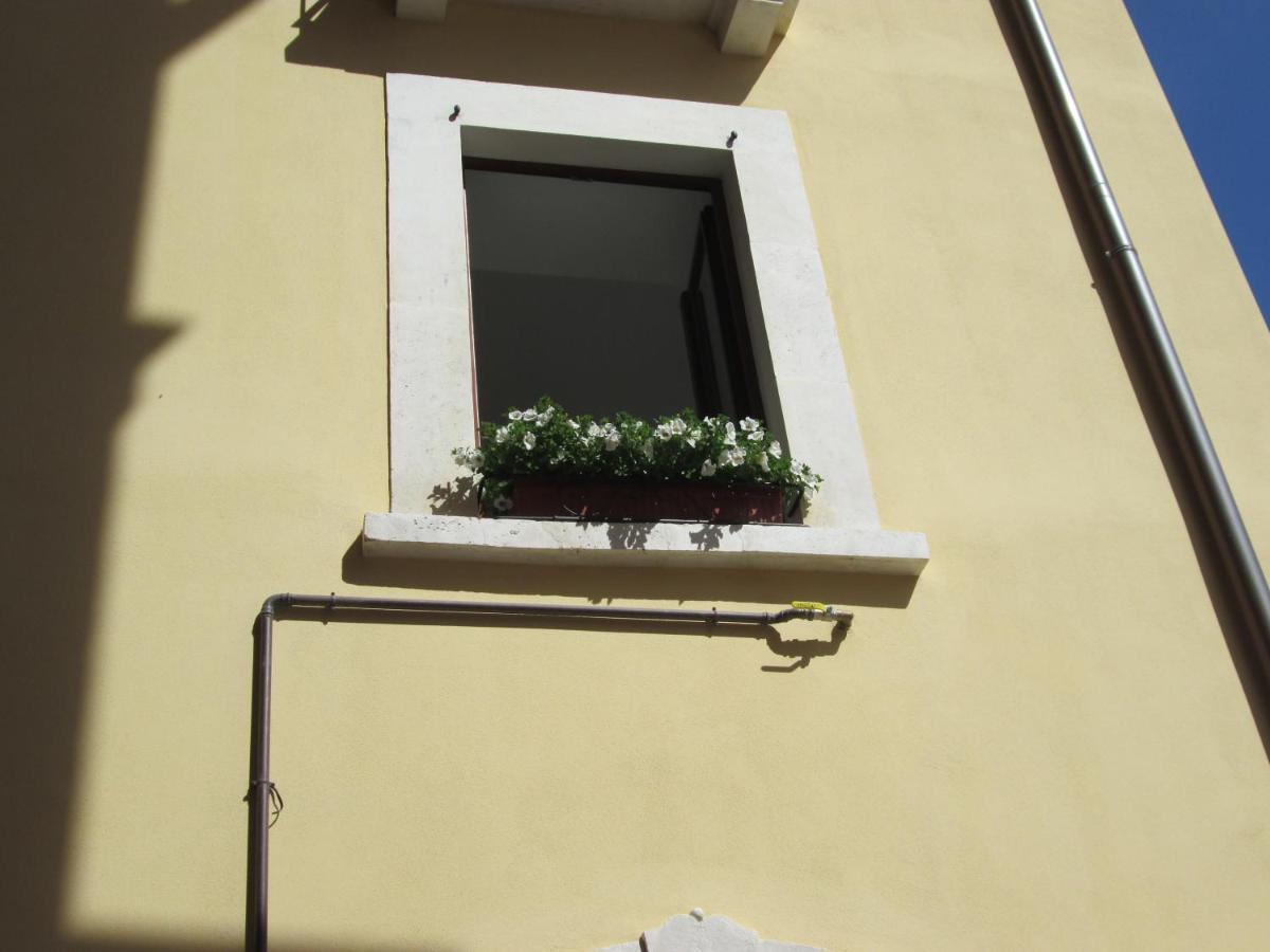 B&B Regina Margherita L'Aquila Bagian luar foto