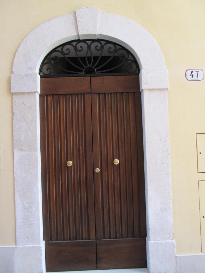 B&B Regina Margherita L'Aquila Bagian luar foto