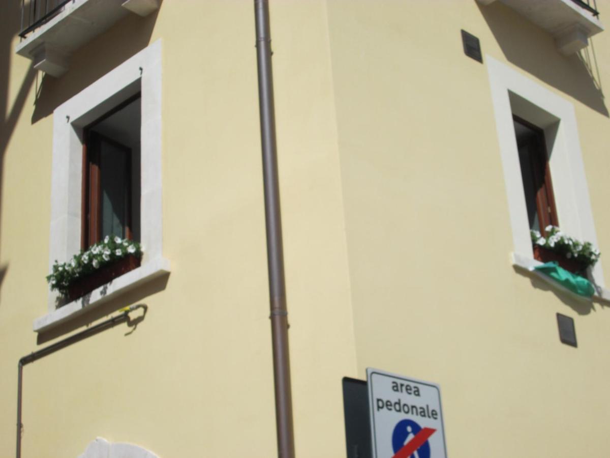 B&B Regina Margherita L'Aquila Bagian luar foto