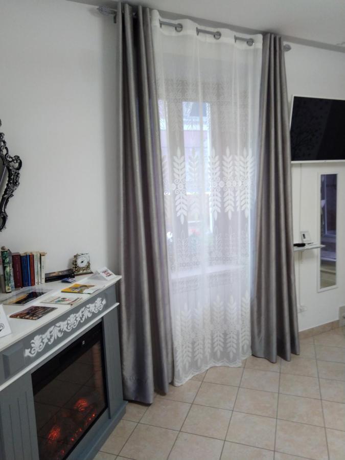 B&B Regina Margherita L'Aquila Bagian luar foto