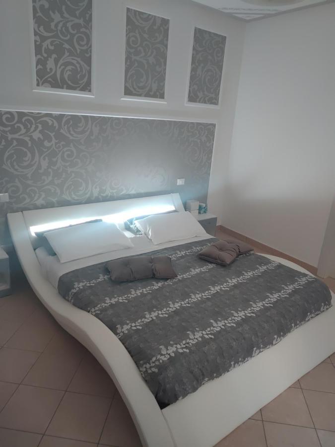 B&B Regina Margherita L'Aquila Bagian luar foto