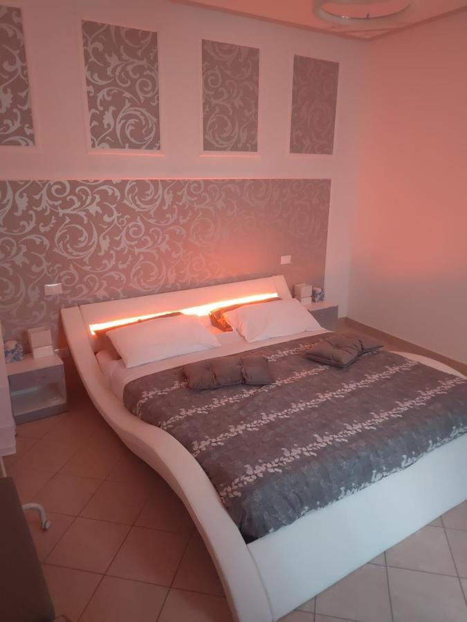 B&B Regina Margherita L'Aquila Bagian luar foto