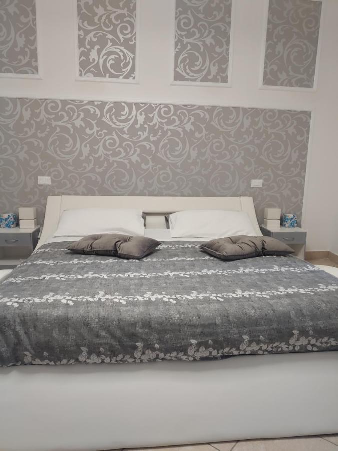 B&B Regina Margherita L'Aquila Bagian luar foto
